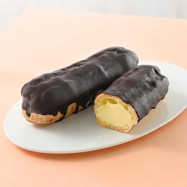 ファミリーマート ファミマ「カスタードエクレア」【2026年4月】濃厚カスタードがたっぷり入ったクラシックな一品 184円